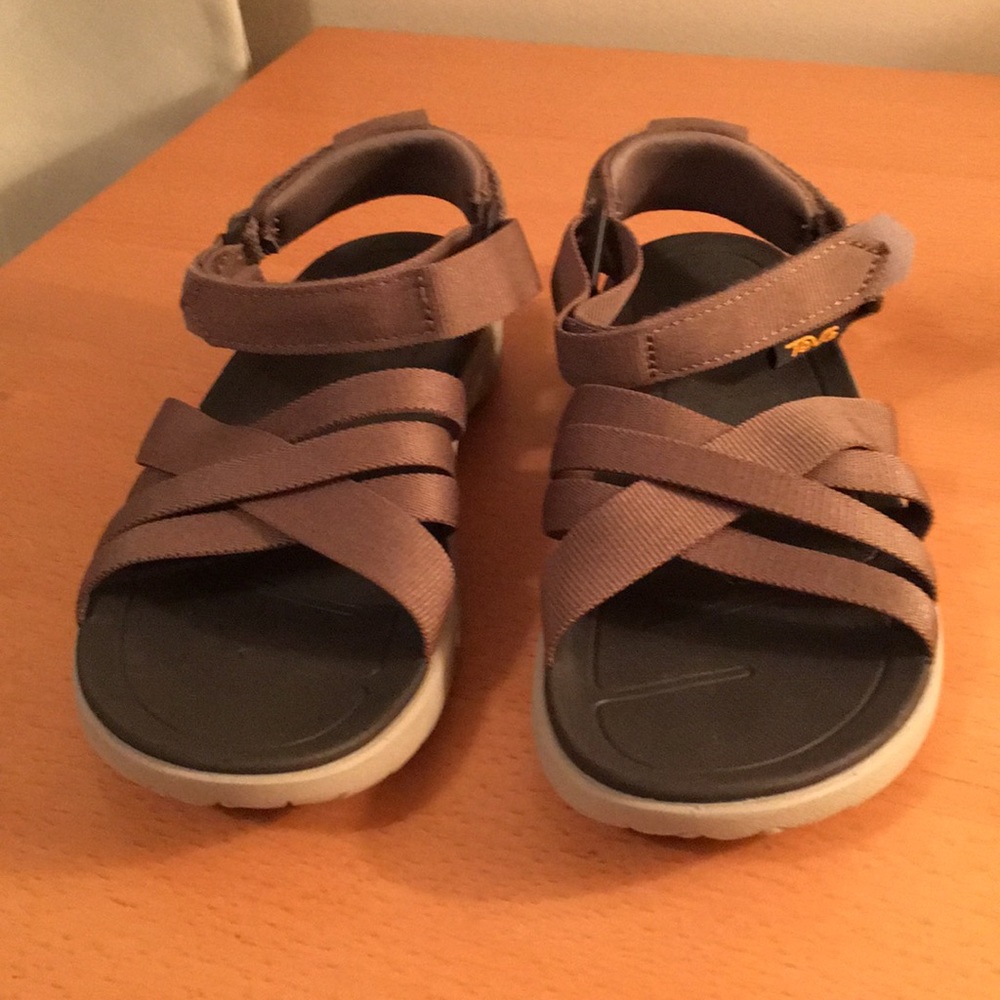 Size 6 brown waterproof Teva Sandals